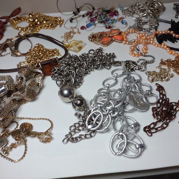 Lot Of Over 40 Necklaces - Picture 7 of 16